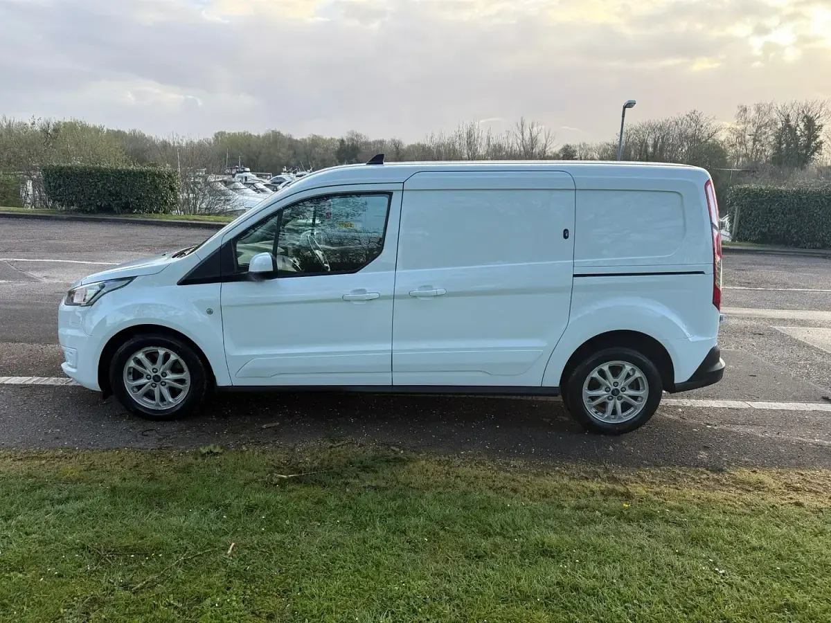 Used Ford Transit Limited 120 HP (88 kW) 2022 White Van