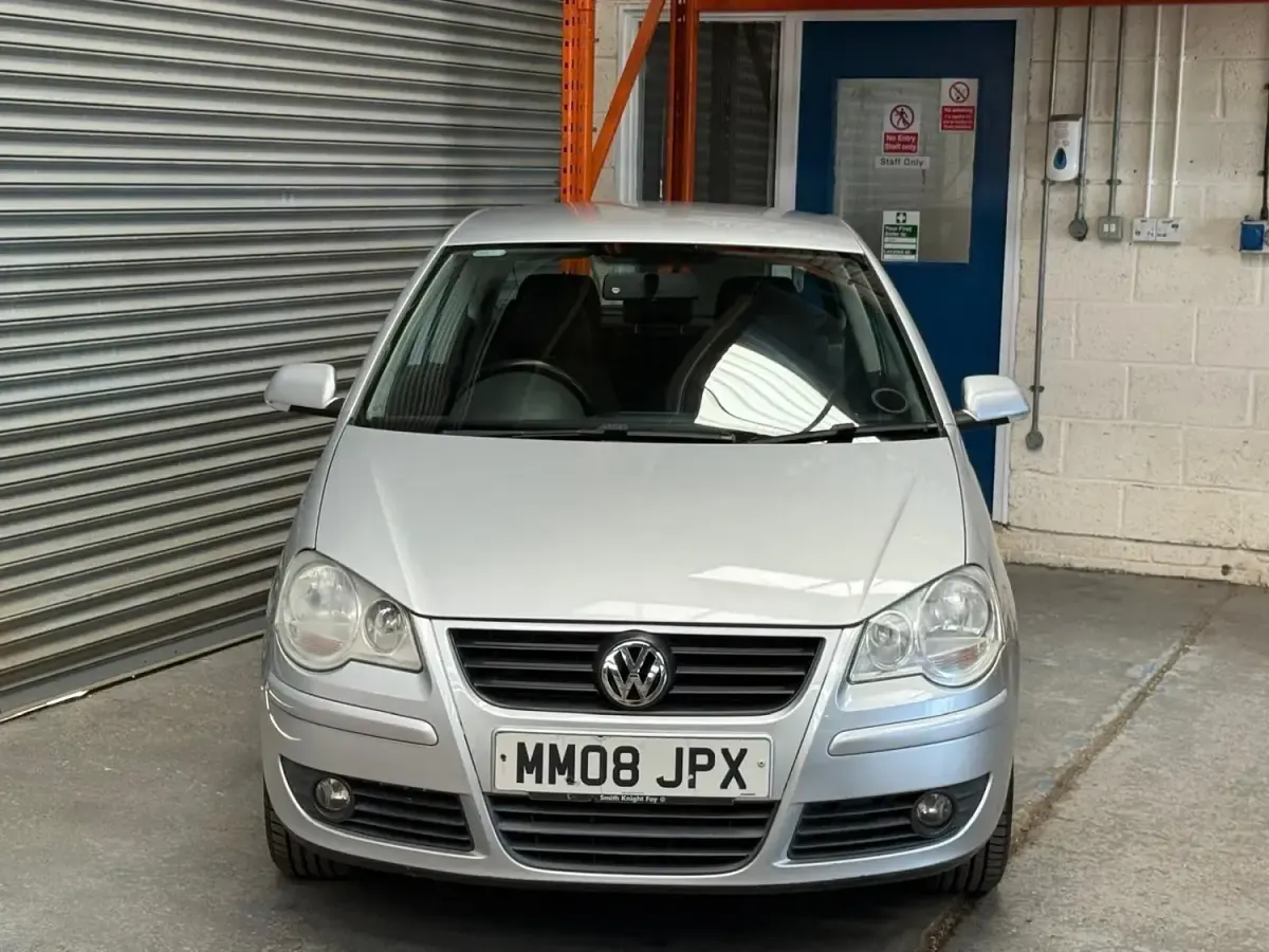 Begagnad VW Polo Match 80 HK (58 kW) 2008 Silver Halvkombi
