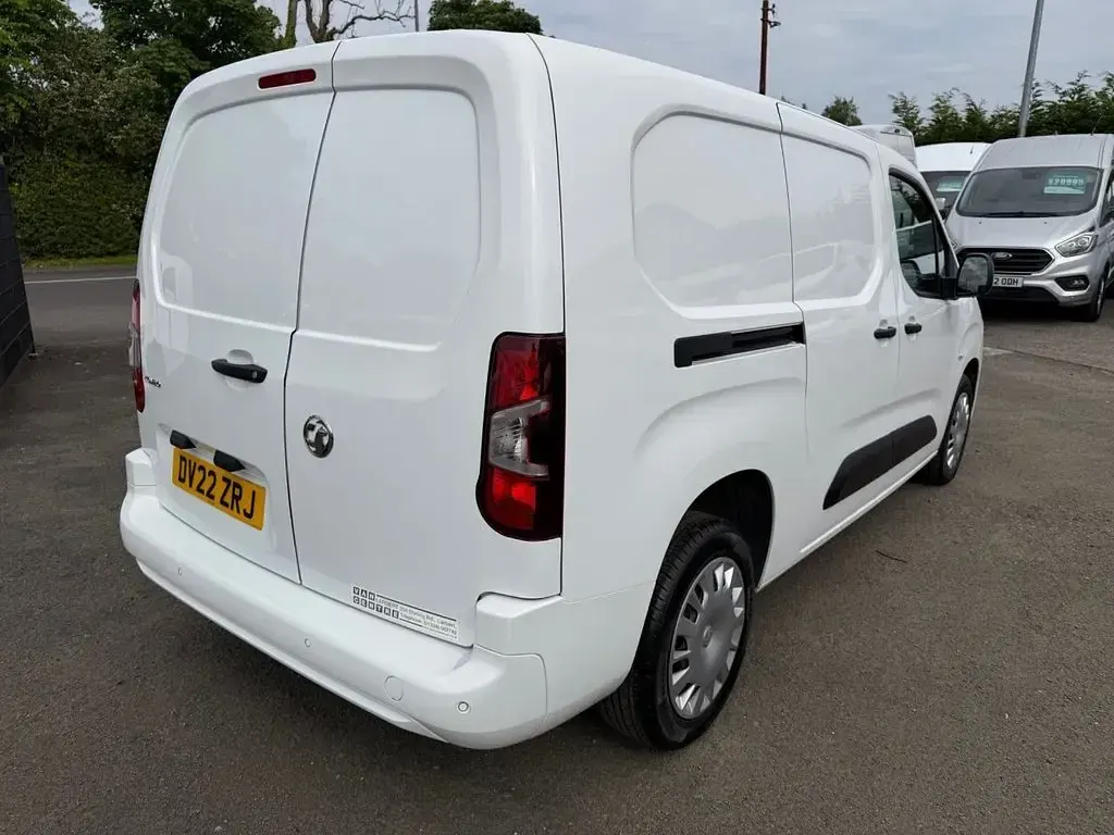Used Vauxhall Combo Sportive 100 HP (73 kW) 2022 White MPV