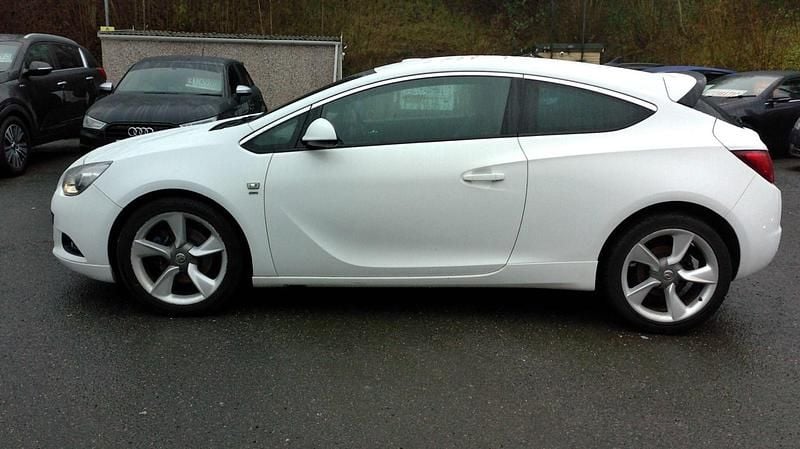 Used Vauxhall Astra GTC SRi 2015 White Hatchback