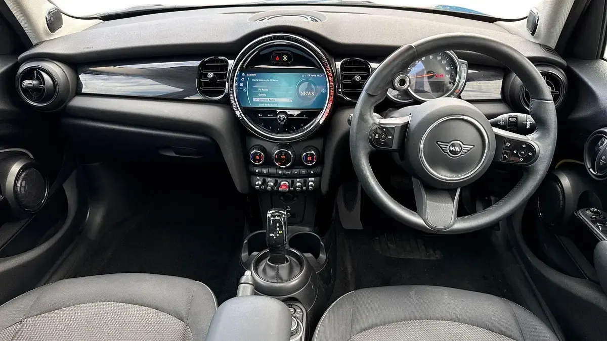Used Mini Cooper Classic 134 HP (98 kW) 2022 Blue Hatchback