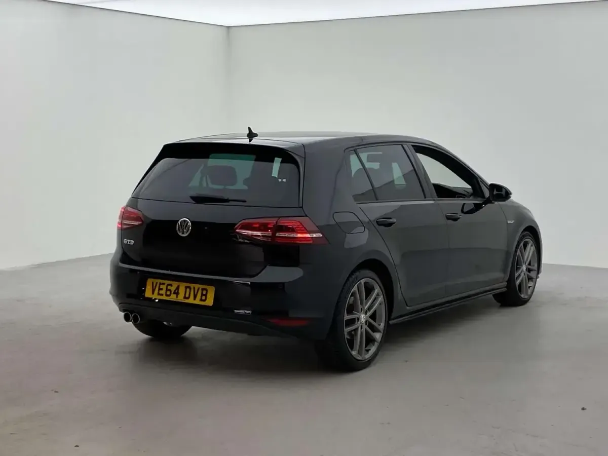 Begagnad VW Golf VII GTD 2014 Svart Halvkombi