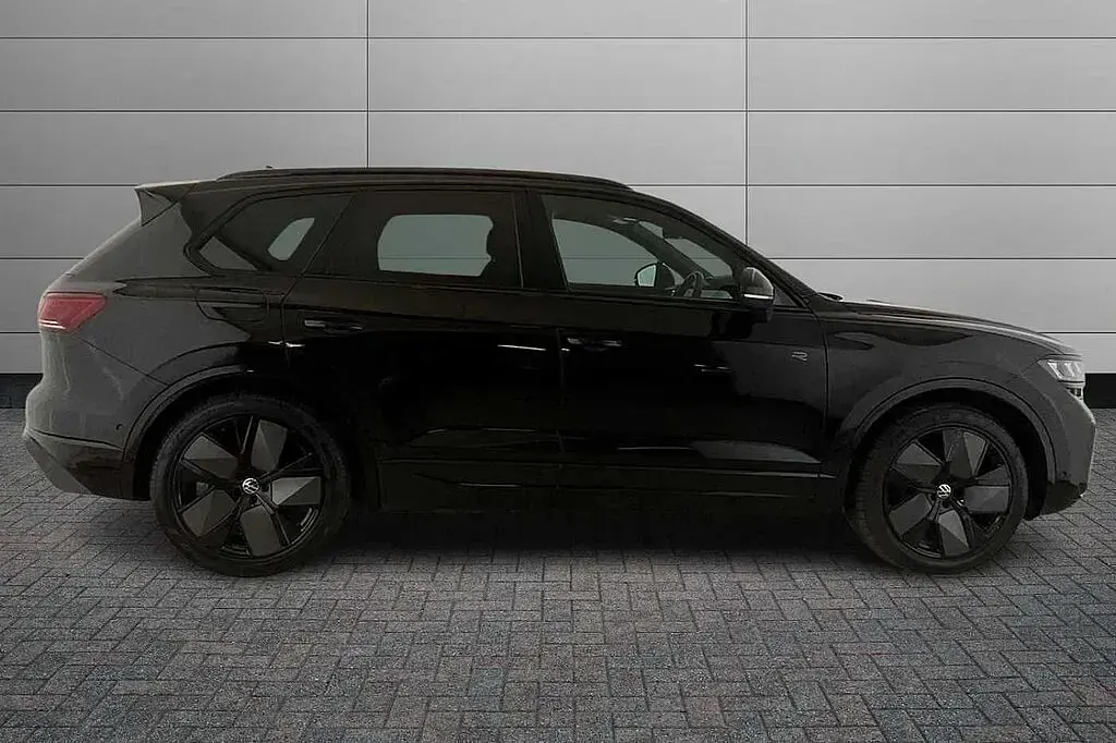 Used VW Touareg Black Edition 286 HP (210 kW) 2026 Grenadilla black SUV