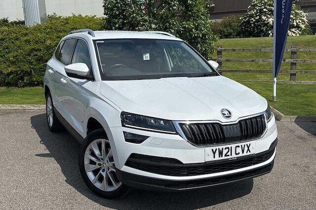 Moon white metallic Used 2021 Skoda Karoq SE L SUV | £19,495 (Fair price) - Image 1/4