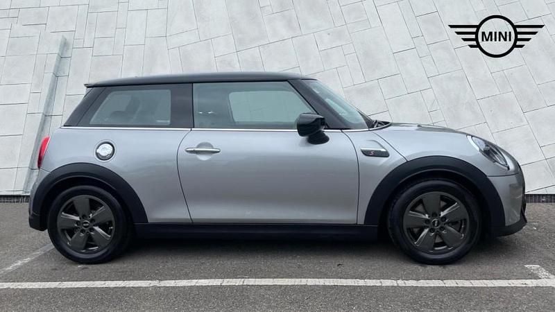 Second-hand Mini Cooper S Classic 176 CP (129 kW) 2023 Argintiu Hatchback
