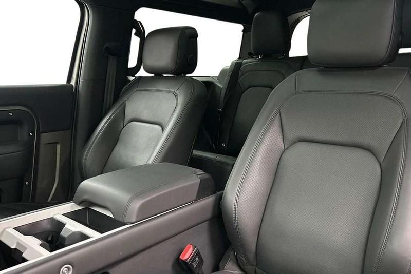 Used Land Rover Defender HSE Dynamic 344 HP (253 kW) 2024 Silver SUV