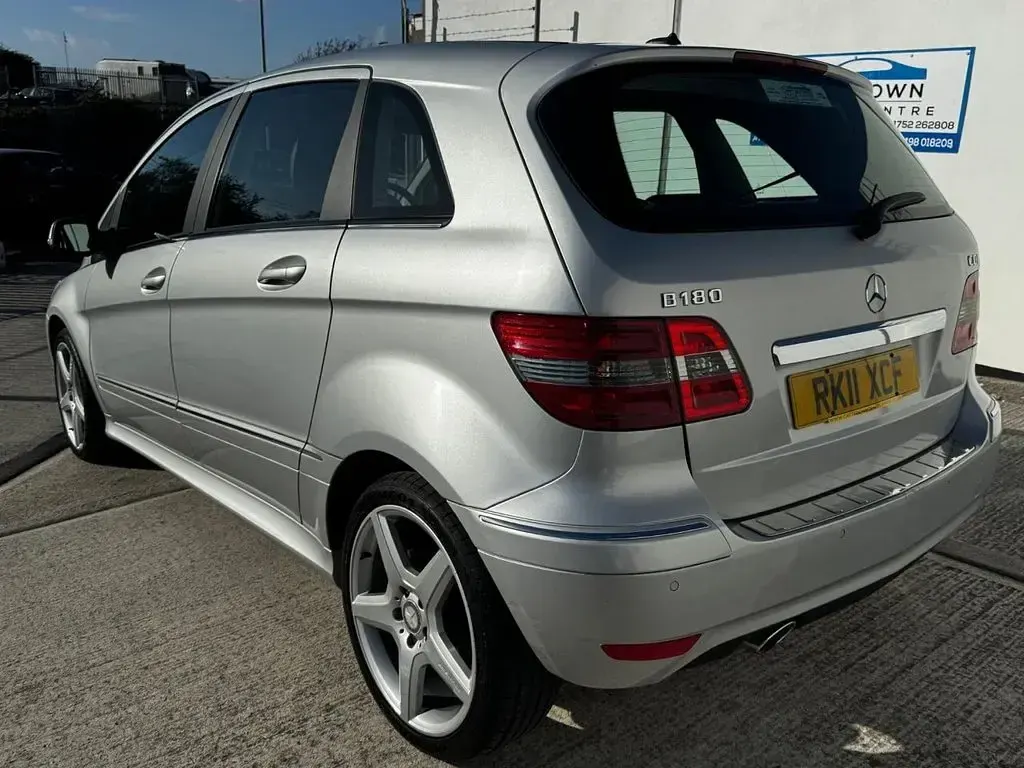 Used Mercedes B180 109 HP (80 kW) 2011 Silver Hatchback