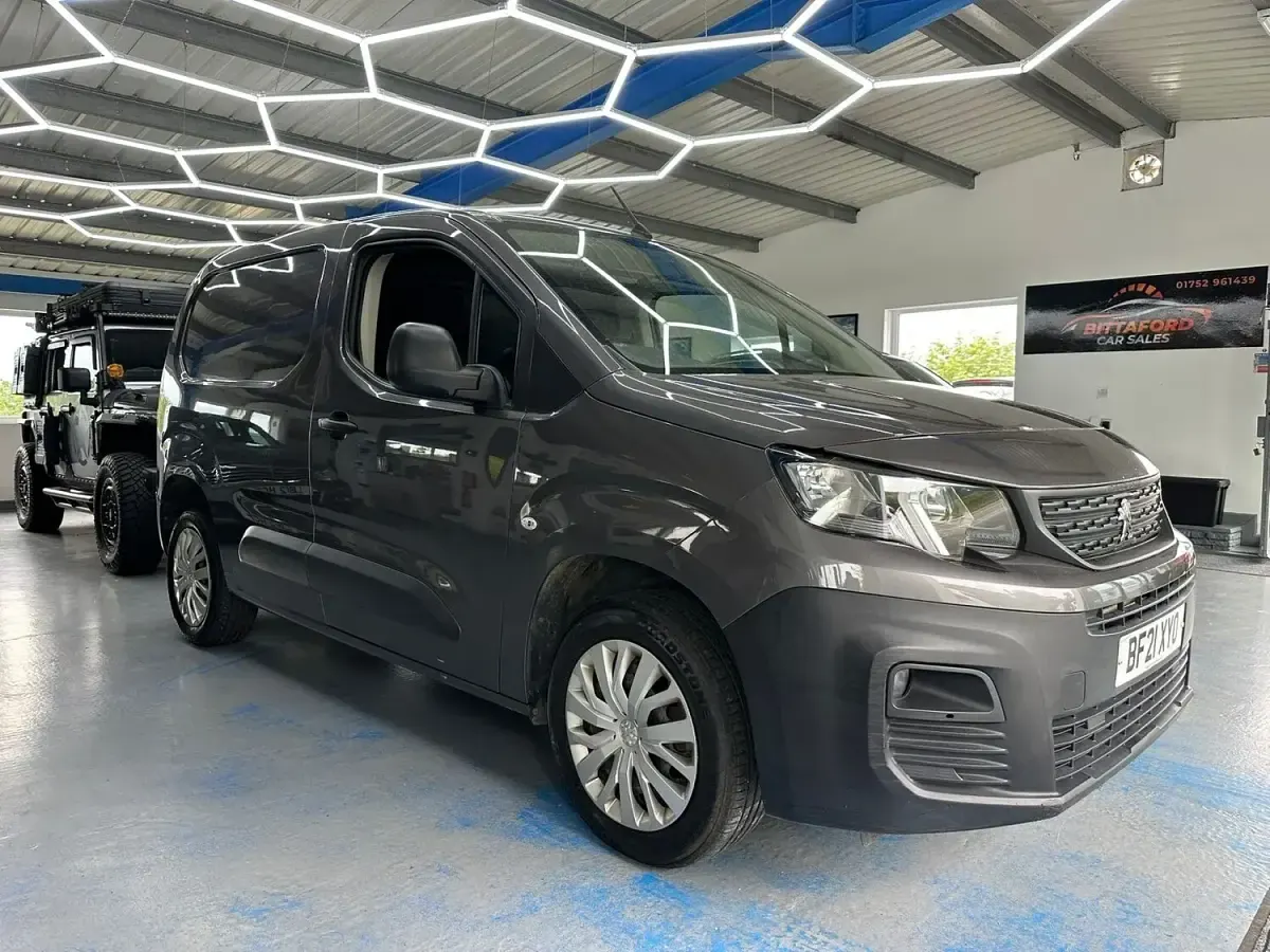 Used Peugeot Partner 131 HP (96 kW) 2021 Grey MPV