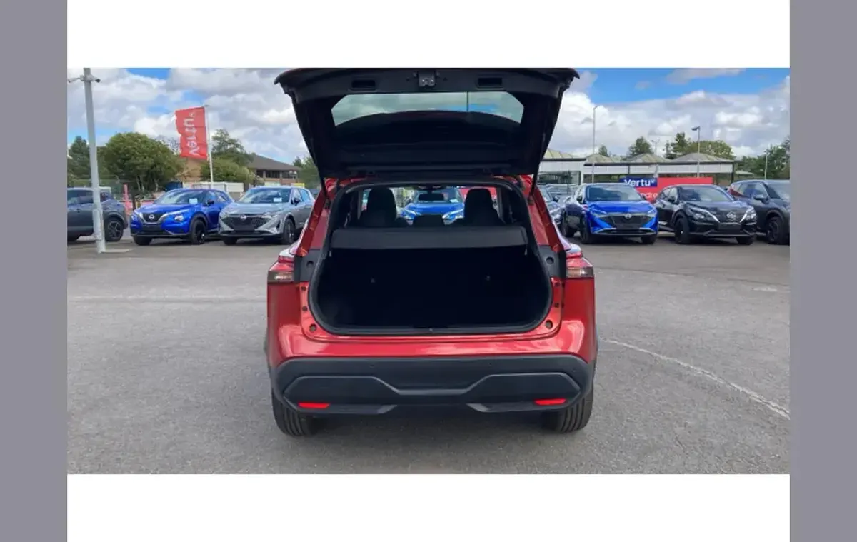Used Nissan Qashqai Acenta Premium 155 HP (114 kW) 2023 Red SUV