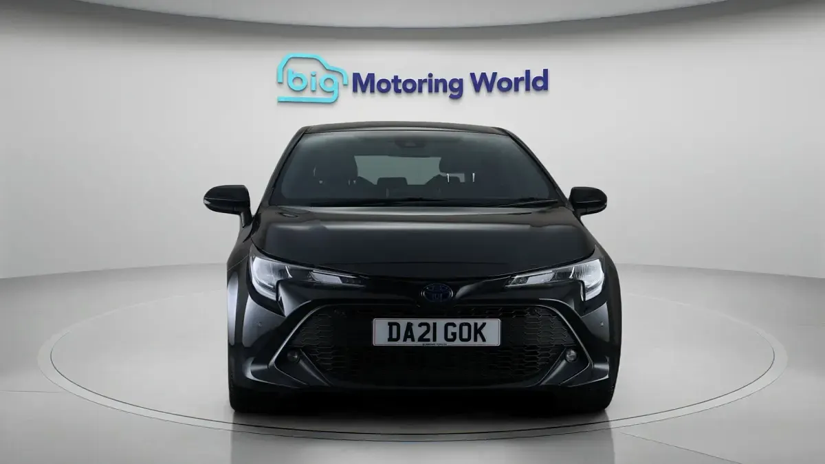 Used Toyota Corolla 122 HP (89 kW) 2021 Black Hatchback