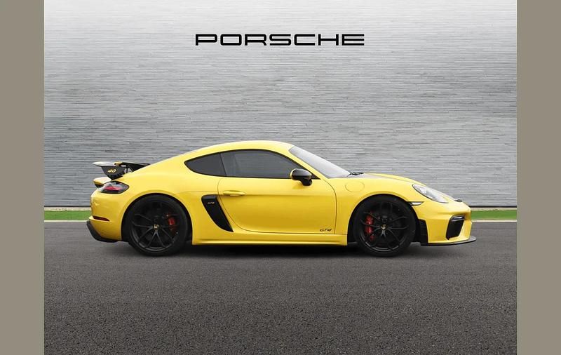 Used Porsche Cayman GT4 414 HP (304 kW) 2021 Yellow Coupe
