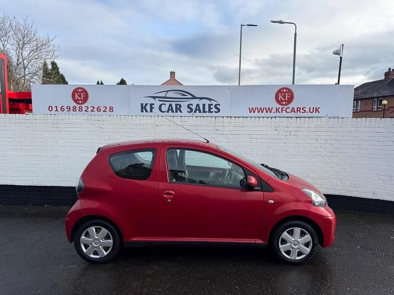 Used Toyota Aygo 68 HP (50 kW) 2012 Red Hatchback