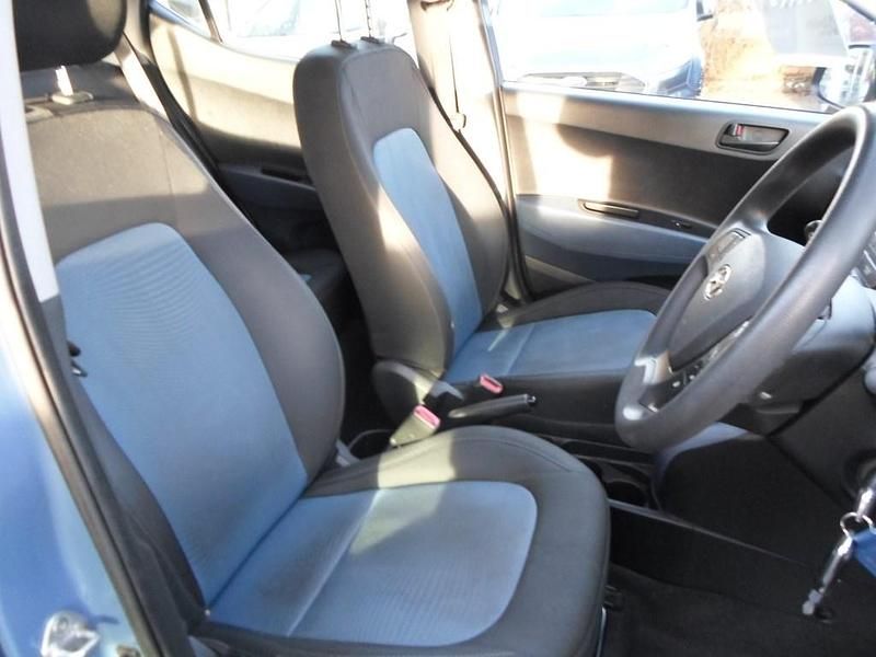 Used Hyundai i10 SE 87 HP (63 kW) 2017 Blue Hatchback