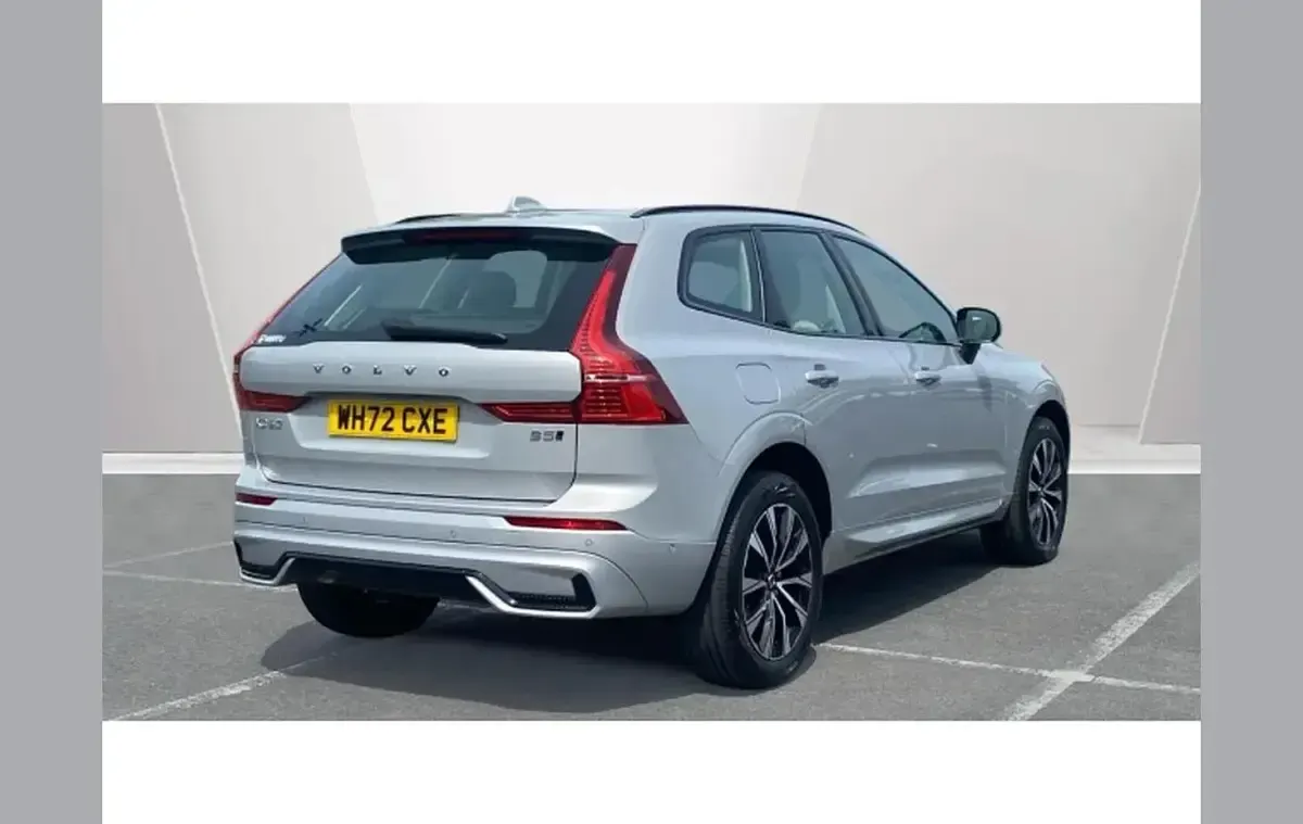 Used Volvo XC60 Plus 250 HP (183 kW) 2023 Silver SUV