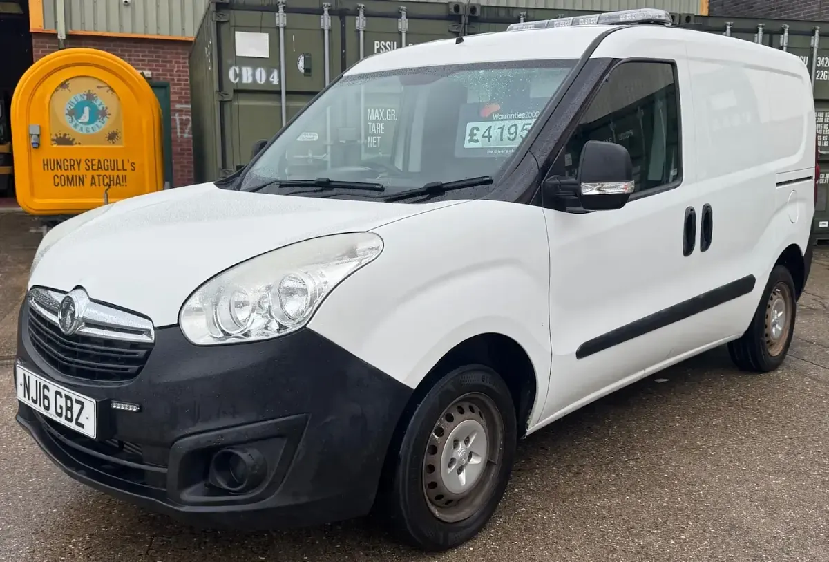 Used Vauxhall Combo 91 HP (66 kW) 2016 White MPV