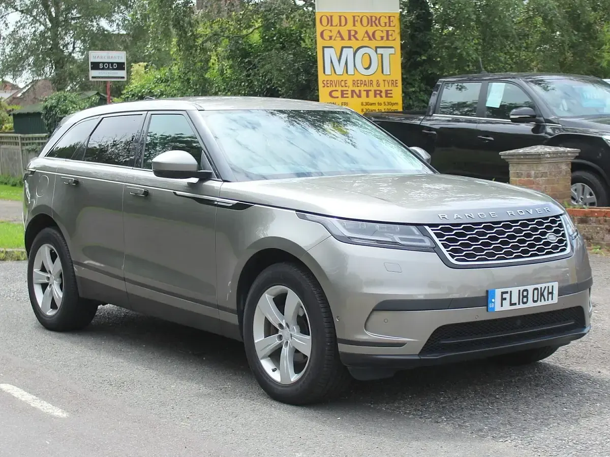 Used Land Rover Range Rover Velar SE 240 HP (176 kW) 2018 Silver SUV