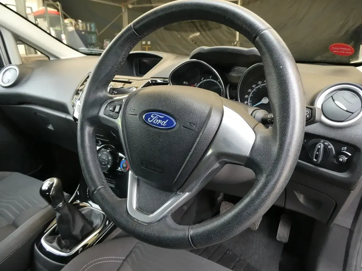 Used Ford Fiesta Zetec 82 HP (60 kW) 2016 Black Hatchback