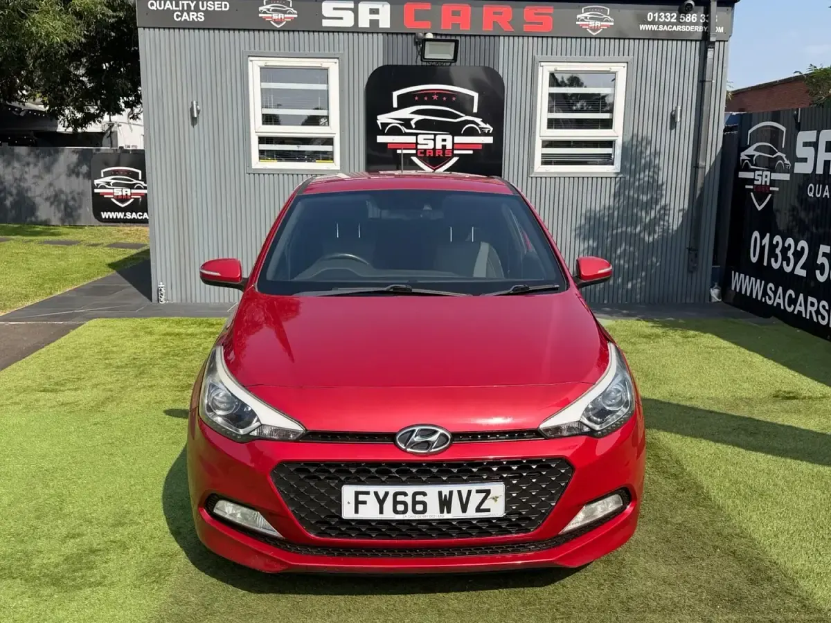 Used Hyundai i20 Edition 84 HP (61 kW) 2016 Red Hatchback