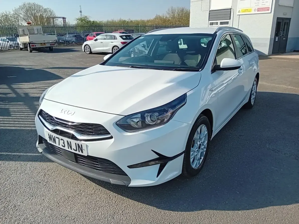 Używany Kia Ceed 2023 Biały Hatchback