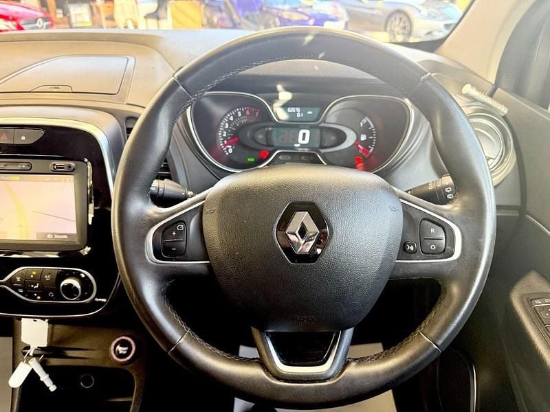 Used Renault Captur Dynamique 90 HP (66 kW) 2017 Grey SUV