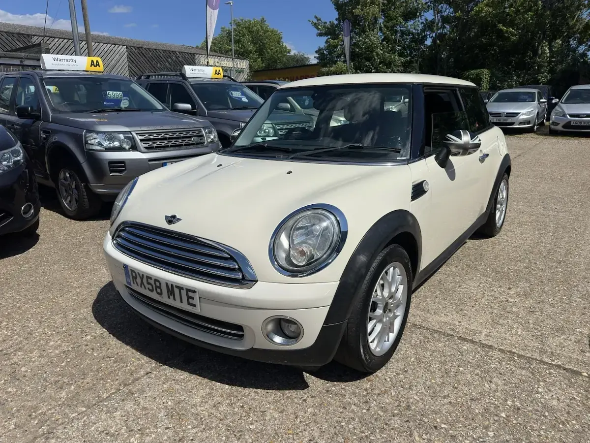 Used Mini Cooper Hatch 120 HP (88 kW) 2008 White Hatchback