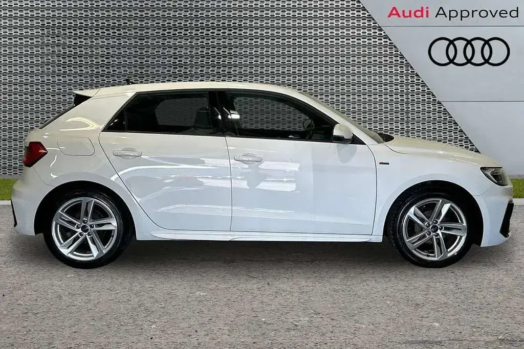 Used Audi A1 S-Line 94 HP (69 kW) 2023 White SUV