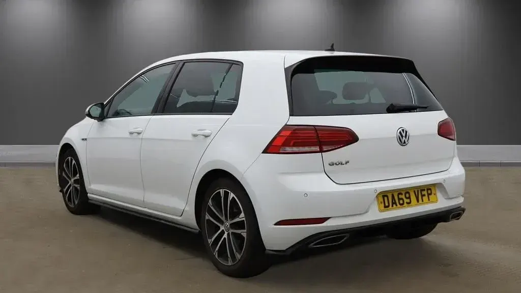 Used VW Golf VII R-line 150 HP (110 kW) 2019 White Hatchback