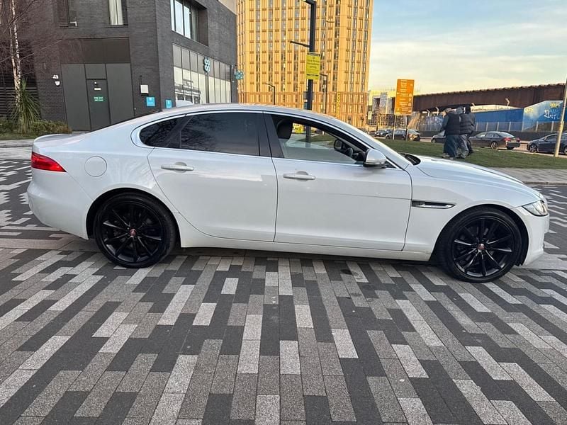 Used Jaguar XF Portfolio 180 HP (132 kW) 2017 White Sedan