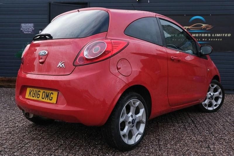Used Ford Ka Zetec 69 HP (50 kW) 2016 Red Hatchback