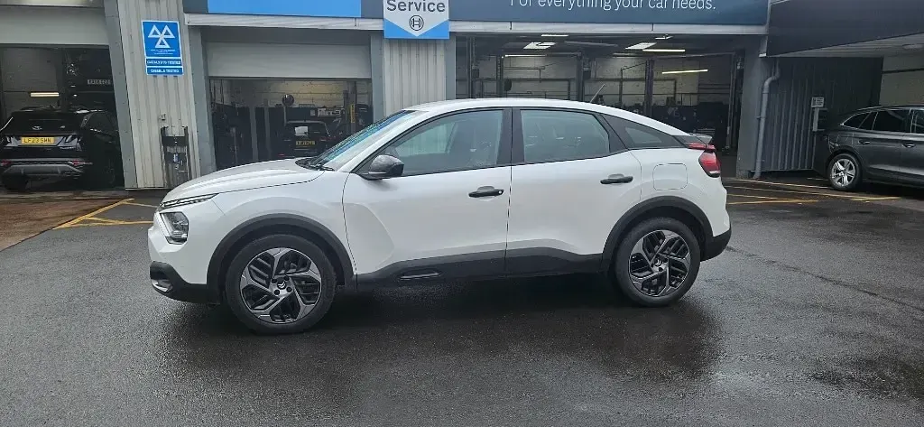Used Citroën C4 PureTech 102 HP (75 kW) 2023 White SUV