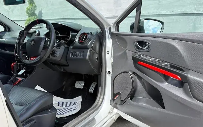 Used Renault Clio 200 HP (147 kW) 2014 Silver Hatchback