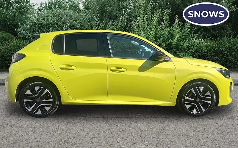 Used Peugeot 208 Allure 101 HP (74 kW) 2025 Yellow Hatchback