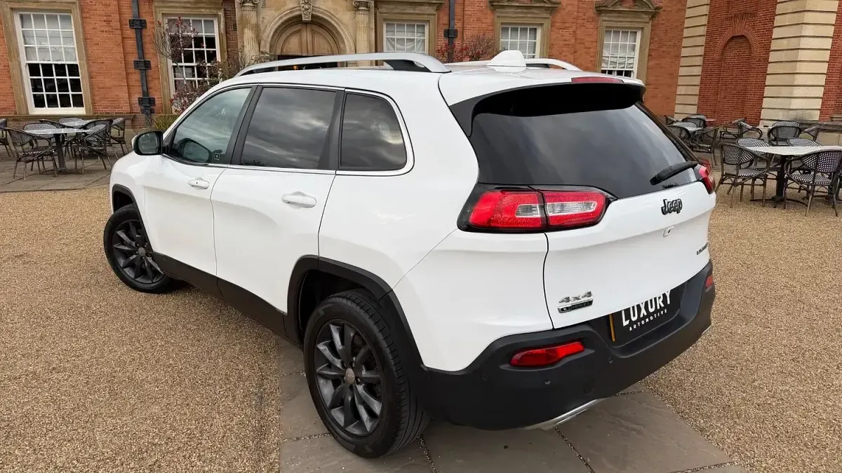 Used Jeep Cherokee Limited 200 HP (147 kW) 2016 White SUV