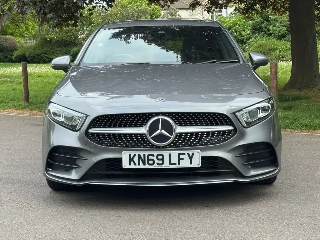 Usado Mercedes A150 AMG line 150 HP (110 kW) 2020 Cinzento Citadino
