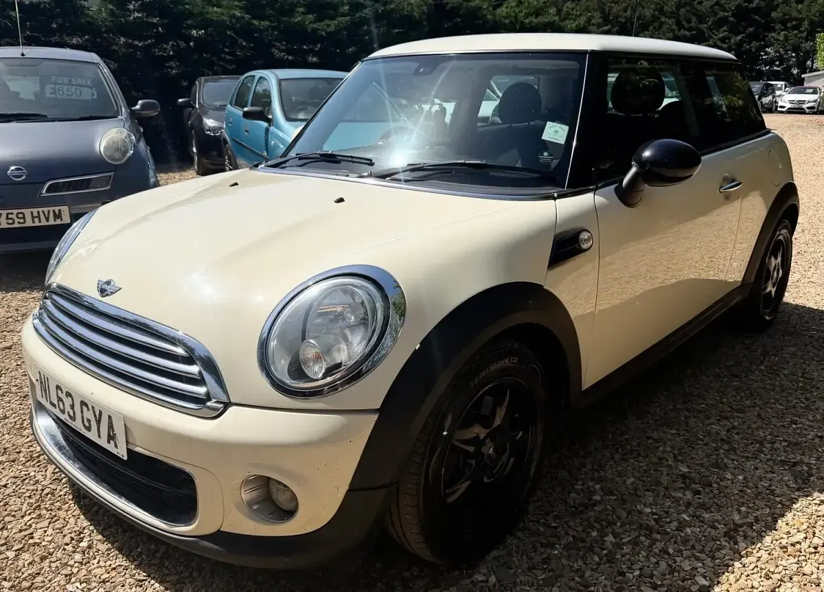 Used Mini Cooper D Hatch 2013 White Hatchback
