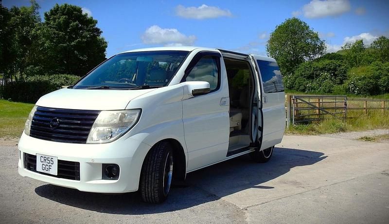 Used Nissan Elgrand 2005 White MPV