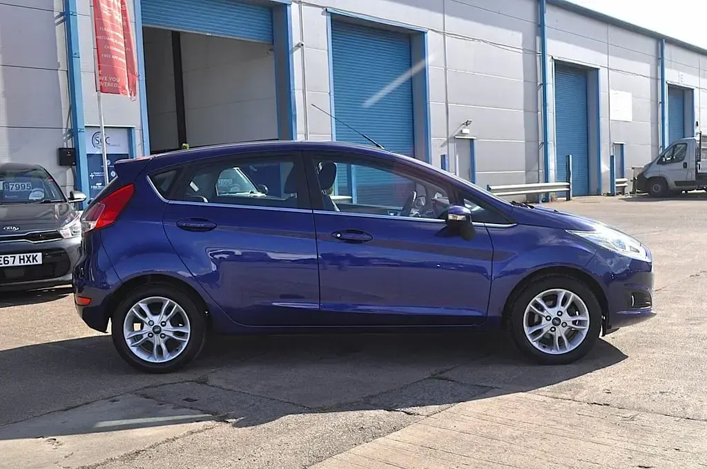 Used Ford Fiesta Zetec 82 HP (60 kW) 2017 Blue Hatchback
