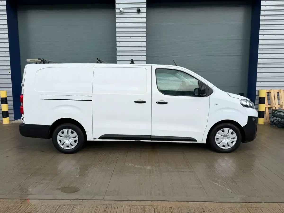 Used Citroën Dispatch 2019 White MPV