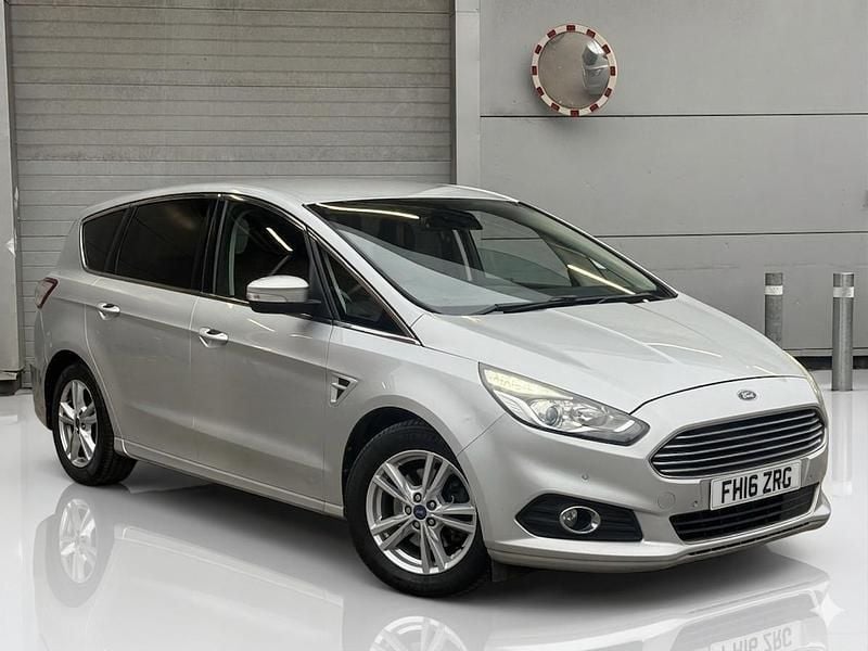 Used Ford S-MAX Titanium 150 HP (110 kW) 2016 Silver MPV