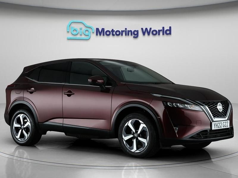 Red Used 2022 Nissan Qashqai N-Connecta SUV | £16,347 (Fair price) - Image 1/4