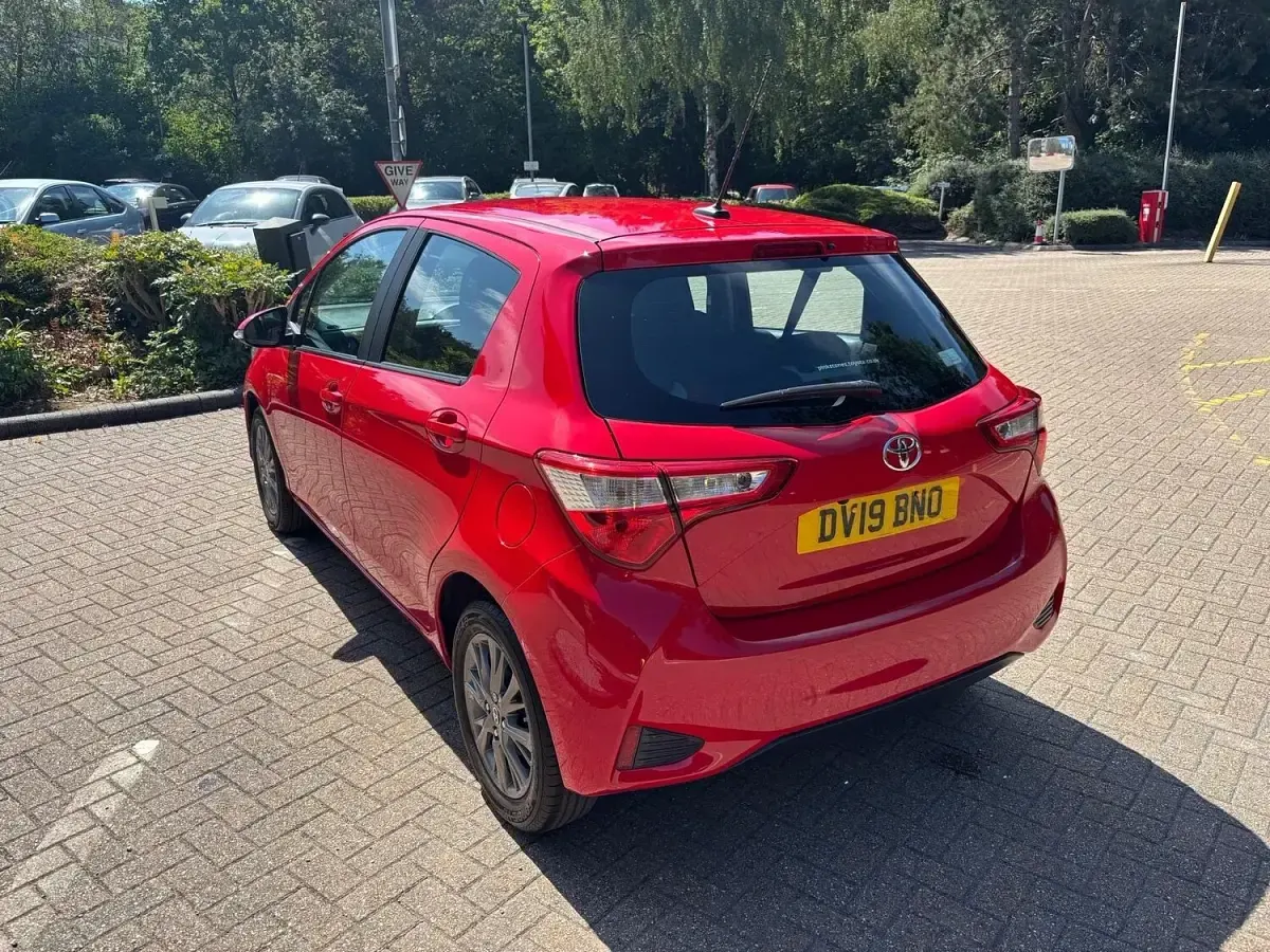 Used Toyota Yaris 111 HP (81 kW) 2019 Red Hatchback