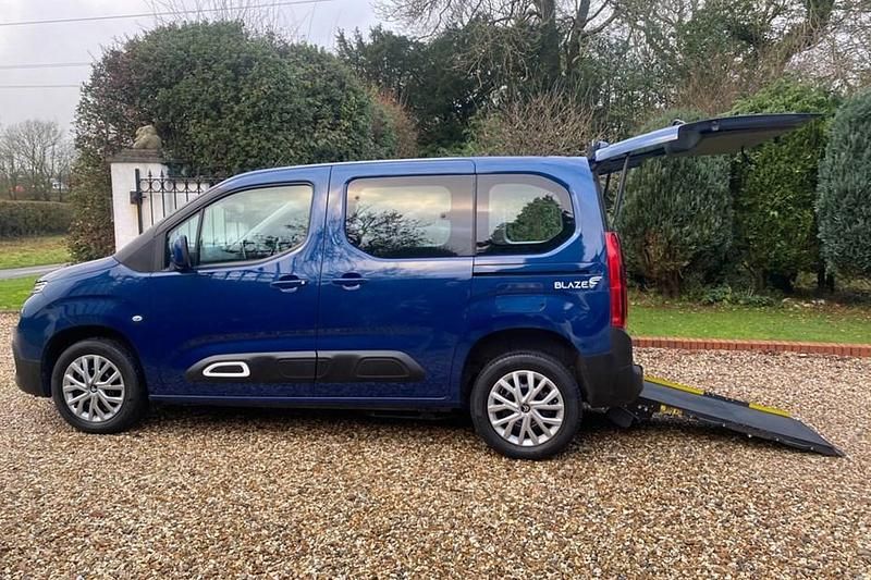 Blue Used 2021 Citroën Berlingo Feel MPV | £12,500 (Good price) - Image 1/1
