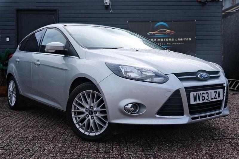 Used Ford Focus Zetec 125 HP (91 kW) 2013 Silver Hatchback
