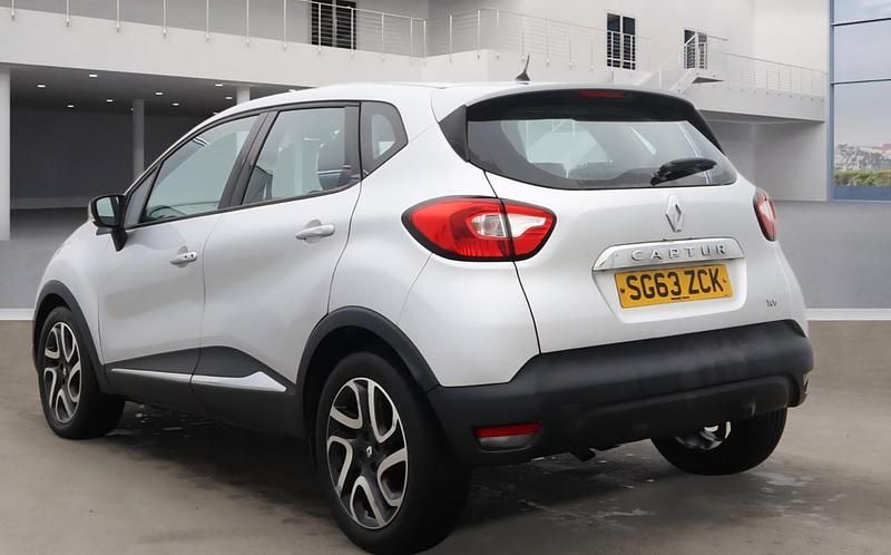 Used Renault Captur Dynamique 90 HP (66 kW) 2013 Silver SUV