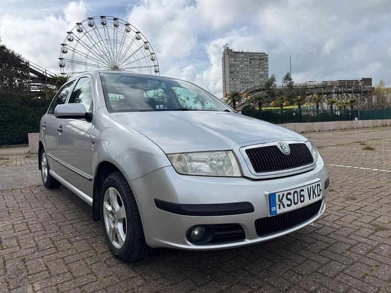 Used Skoda Fabia Ambiente 75 HP (55 kW) 2006 Silver Hatchback