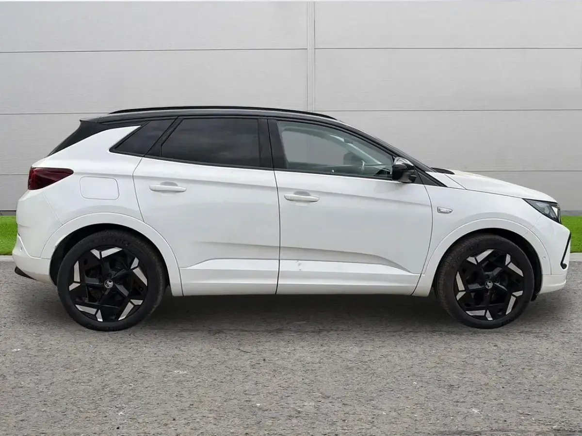 Used Vauxhall Grandland X GSe 296 HP (217 kW) 2023 White SUV