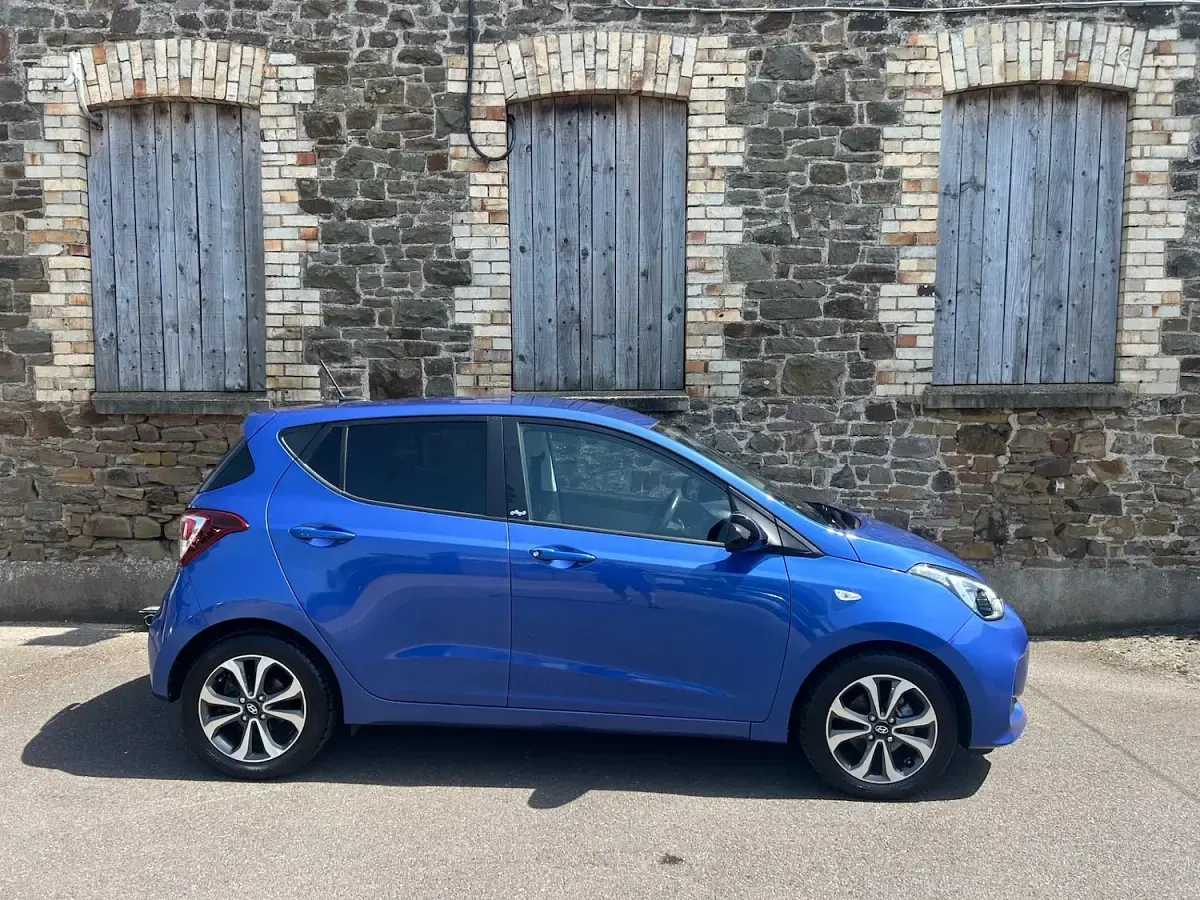 Used Hyundai i10 100 HP (73 kW) 2019 Blue Hatchback