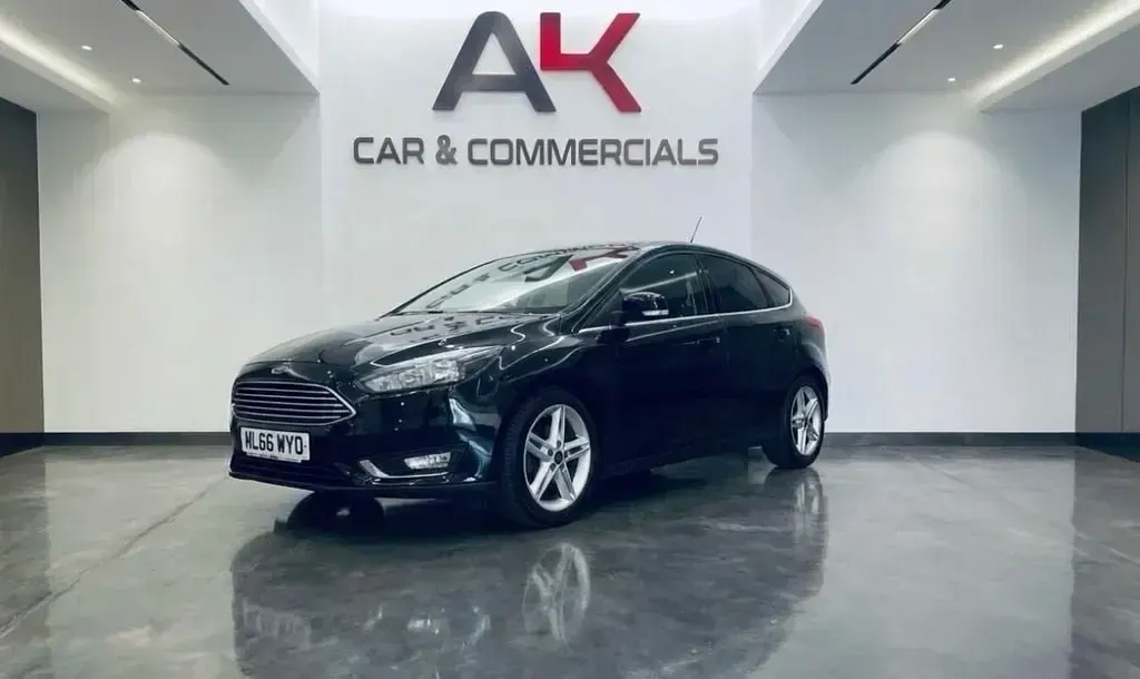 Begagnad Ford Focus Titanium 120 HK (88 kW) 2016 Svart Halvkombi
