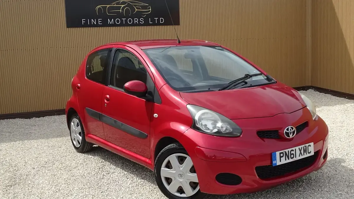 Used Toyota Aygo 68 HP (50 kW) 2011 Red Hatchback