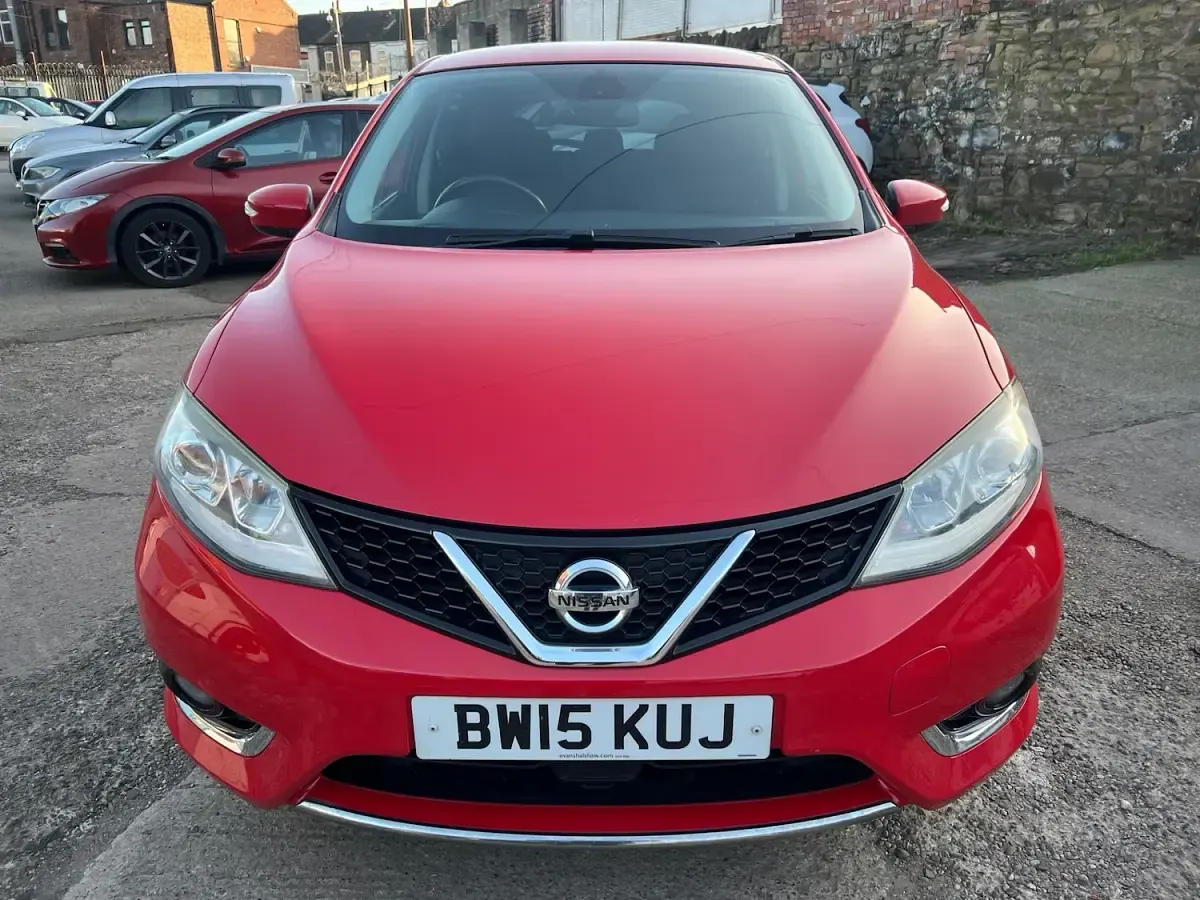 Used Nissan Pulsar N-TEC 110 HP (80 kW) 2015 Red Hatchback